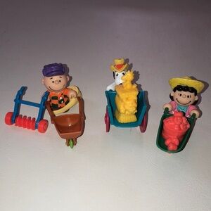 Vintage peanuts toys vintage 1950 1966 1989 farm charlie brown snoopy toys lucy